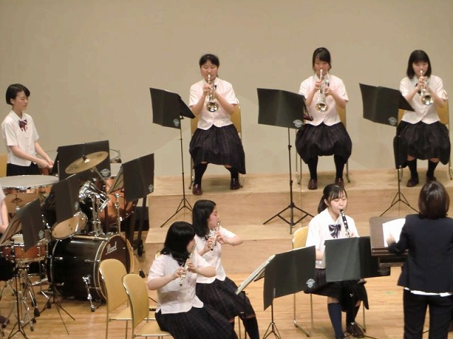 ７