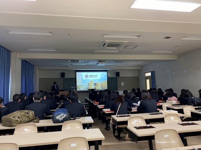 1高２進学大学見学会「藍野大学」１