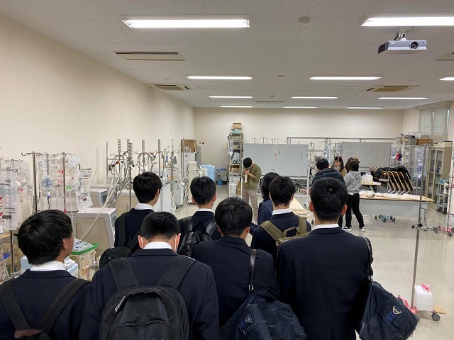 4高２進学大学見学会「藍野大学」5